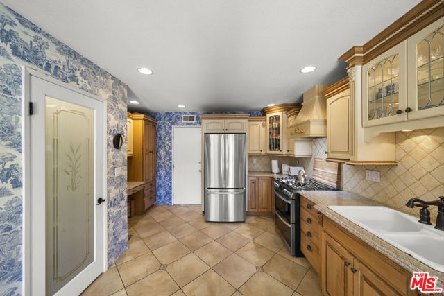 25685 Lupita Drive, Valencia CA: https://media.crmls.org/mediaz/ba7fdbbb-995c-481e-96cf-e5f5f0823cb6.jpg