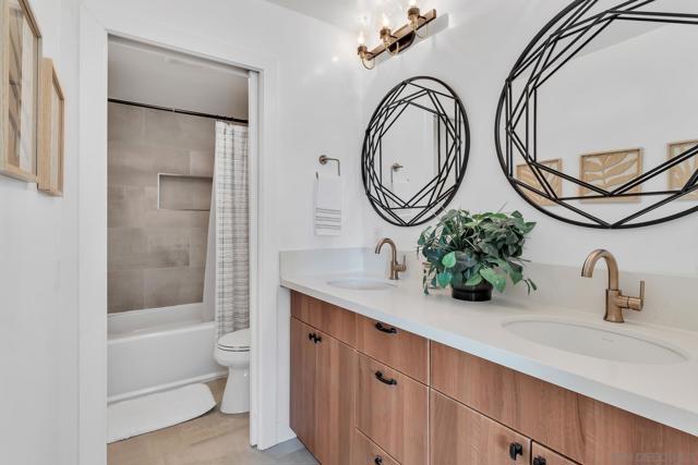 50 Montego Ct, Coronado CA: https://media.crmls.org/mediaz/ba8042c6-c37c-4565-a5f8-2deadb3f35d8.jpg