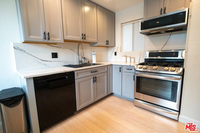 8110 Manitoba Street, Playa del Rey CA: https://media.crmls.org/mediaz/ba804808-a73b-45ce-9a88-b59bd17b33c2.jpg
