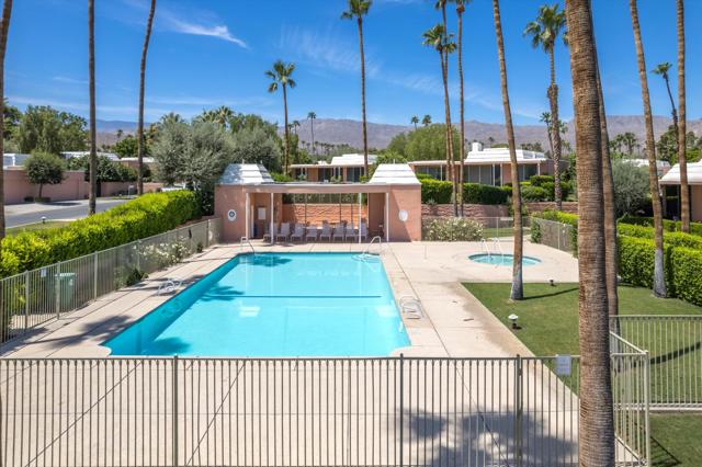 47432 Medina W Drive, Palm Desert CA: https://media.crmls.org/mediaz/ba808fc3-009a-41e7-97b4-1d976f6ef969.jpg