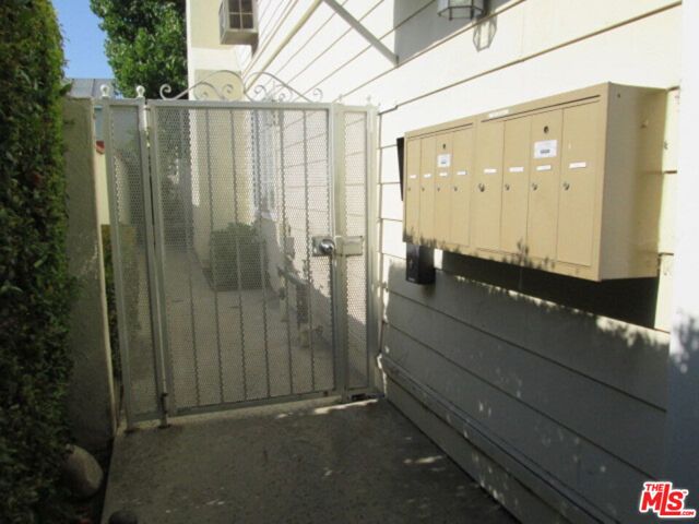519 Raleigh Street, E photo 4