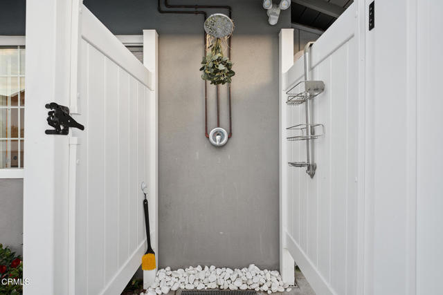 10325 Darling Road, Ventura CA: https://media.crmls.org/mediaz/ba818b8c-7435-4b66-9757-63b6d0cfc7f8.jpg