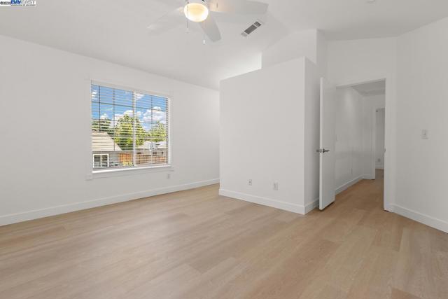 1387 Meadow Ct, Livermore CA: https://media.crmls.org/mediaz/ba82a5e2-d31b-43e9-b441-890f3e4bf090.jpg