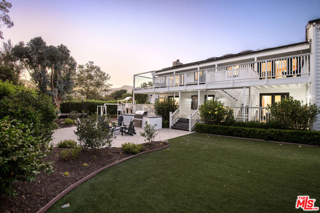 30362 Morning View Drive, Malibu CA: https://media.crmls.org/mediaz/ba82ed5d-1f4d-4dad-b557-24cd23f5f60f.jpg