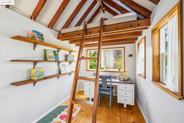 917 Avis Dr, El Cerrito CA: https://media.crmls.org/mediaz/ba831914-bec2-4663-a96d-75afb53da844.jpg