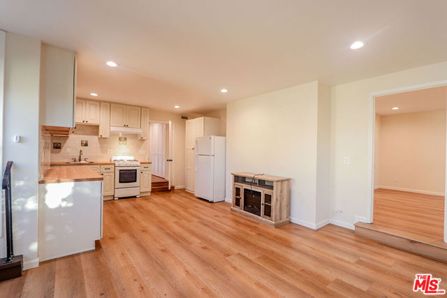 3131 & 3135 Oakcrest Drive, Los Angeles CA: https://media.crmls.org/mediaz/ba8368a6-32d6-4cf3-8641-e2a18ecd7380.jpg