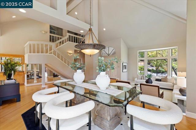 4101 Fox Creek Ct, Danville CA: https://media.crmls.org/mediaz/ba836fc7-7c53-4a23-bc49-0fe214efa4ce.jpg