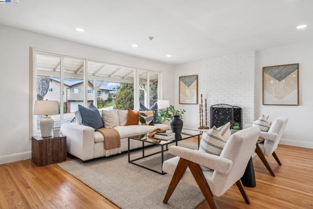 598 CRESTMONT DRIVE, Oakland CA: https://media.crmls.org/mediaz/ba83d06b-3e91-4019-92e7-be372229ea86.jpg