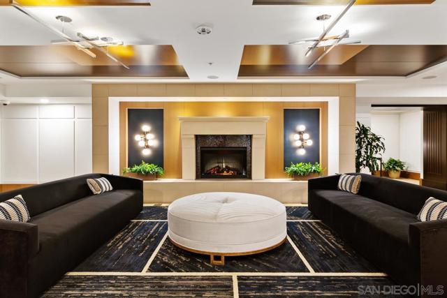 700 W E St, San Diego CA: https://media.crmls.org/mediaz/ba83db87-dbca-4451-a84f-aa9d475cbd23.jpg