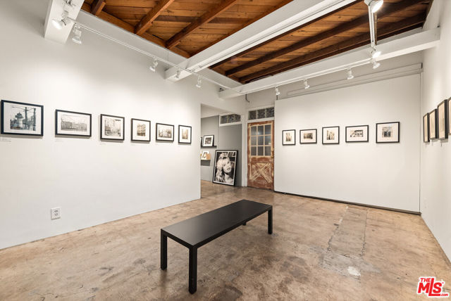 10959 Venice Boulevard, Los Angeles CA: https://media.crmls.org/mediaz/ba83f30a-51e4-4f9f-b3d9-ed454318278b.jpg