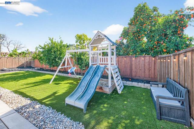 907 Hazel St, Livermore CA: https://media.crmls.org/mediaz/ba844175-1acc-4c59-94cb-76460223da9a.jpg