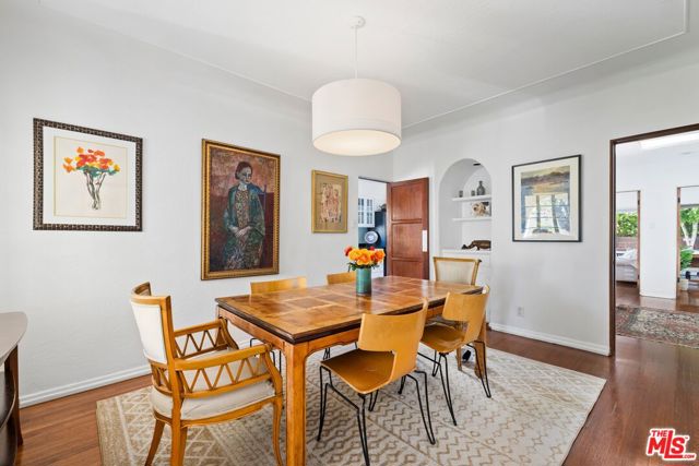 10516 Tennessee Avenue, Los Angeles CA: https://media.crmls.org/mediaz/ba845455-7845-4c30-9116-beb3d4fe5a80.jpg