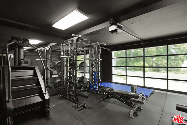 4967 Llano Drive, Woodland Hills CA: https://media.crmls.org/mediaz/ba84f138-4e0f-4c7f-9d35-d88361f5472f.jpg