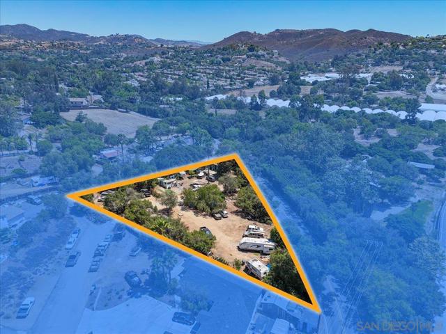 1960 Buena Creek Rd, Vista CA: https://media.crmls.org/mediaz/ba84f89a-8224-410e-a7fc-bb7b420f39a7.jpg