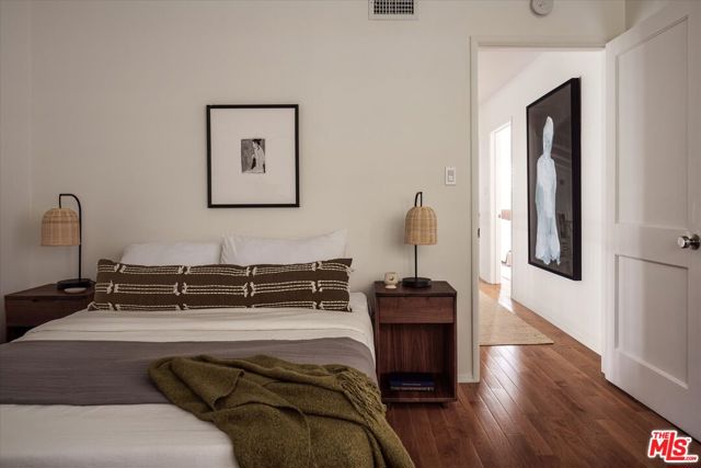 5657 Valley Oak Drive, Los Angeles CA: https://media.crmls.org/mediaz/ba84fa9b-18e6-4646-86e3-216e94154a7d.jpg