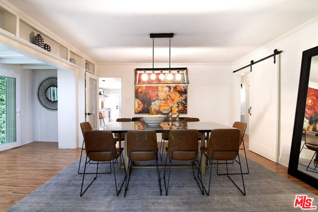 565 N Arden Boulevard, Los Angeles CA: https://media.crmls.org/mediaz/ba85e205-6851-424e-bdce-b48bdeccc5d9.jpg