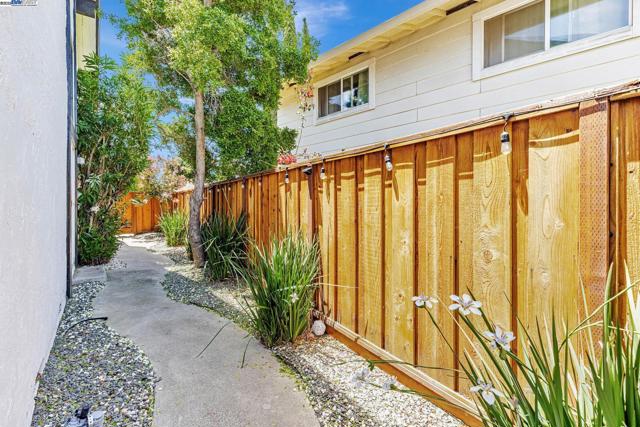1835 Camino Estrada, Concord CA: https://media.crmls.org/mediaz/ba85e6b6-e4ea-428b-a8f6-b024928d7e21.jpg
