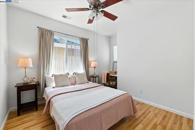 250 BRIDGEWATER RD, Hayward CA: https://media.crmls.org/mediaz/ba8608a9-9187-4b00-ac42-3d67637b32ae.jpg