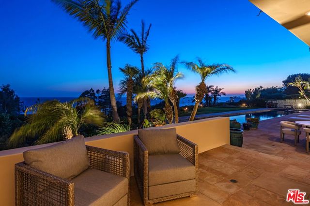 6417 Merritt Drive, Malibu CA: https://media.crmls.org/mediaz/ba860991-bf8a-4f04-9c22-18899d6e372a.jpg