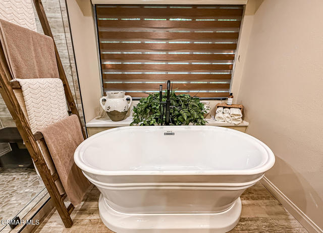 1832 Calle Salto, Thousand Oaks CA: https://media.crmls.org/mediaz/ba86c7d0-7268-49f5-82fa-ae91035e2454.jpg