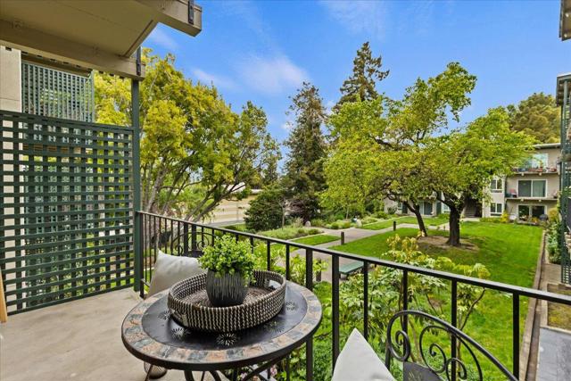 818 N Delaware Street, San Mateo CA: https://media.crmls.org/mediaz/ba875b51-13c5-4560-bcdd-fb7bea308168.jpg