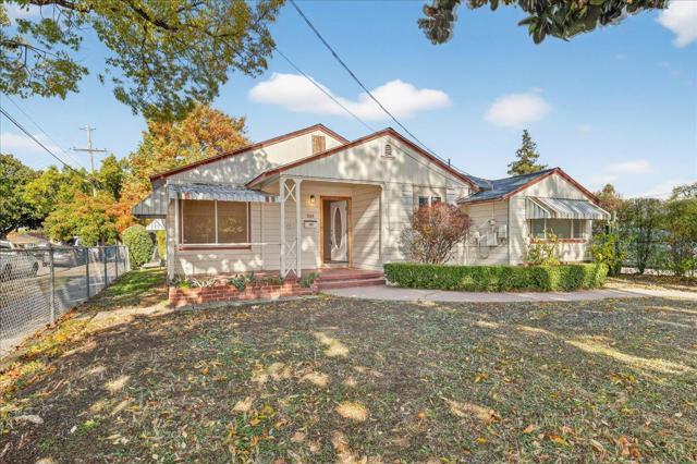 3703 Florence Street, Redwood City CA: https://media.crmls.org/mediaz/ba87782c-ca5f-411a-922f-c6df8b4d1c71.jpg