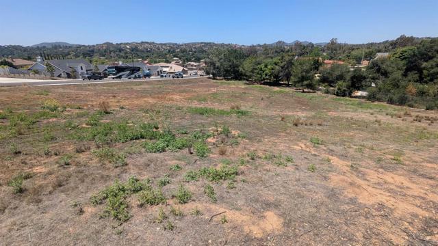 678 Hamilton, Escondido CA: https://media.crmls.org/mediaz/ba879a93-b757-46e7-833a-8e655a9c2a55.jpg