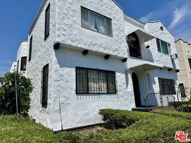 337 N Spaulding Avenue, Los Angeles CA: https://media.crmls.org/mediaz/ba87bb45-7baa-4cd1-9cda-ac740a292200.jpg