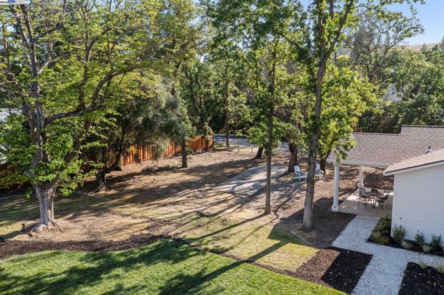 2129 Youngs Ct, Walnut Creek CA: https://media.crmls.org/mediaz/ba880c77-7699-45ac-beda-8edb39826454.jpg