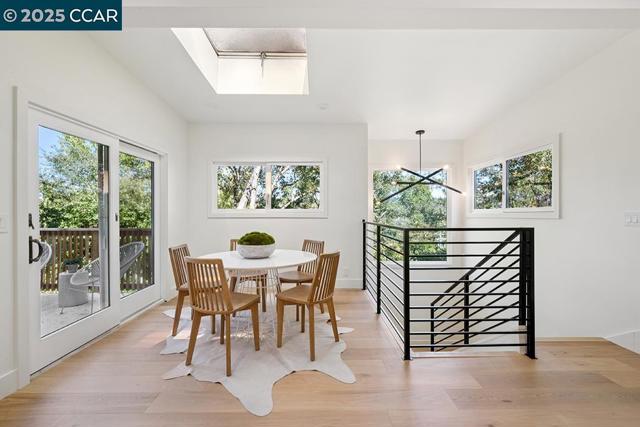 26 Berkeley Ave, Orinda CA: https://media.crmls.org/mediaz/ba881b7f-8ce6-4110-96aa-f4ab0dc032c3.jpg