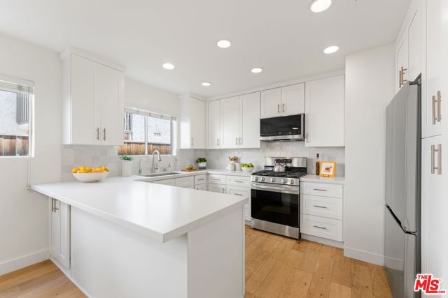 446 San Vicente Boulevard, 106 photo 13