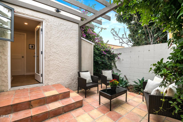 238 W Center Street, Ventura CA: https://media.crmls.org/mediaz/ba889e80-84dc-4eb1-95ae-c89c18ed680a.jpg