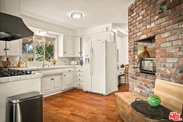 23431 Clarendon Street photo 10