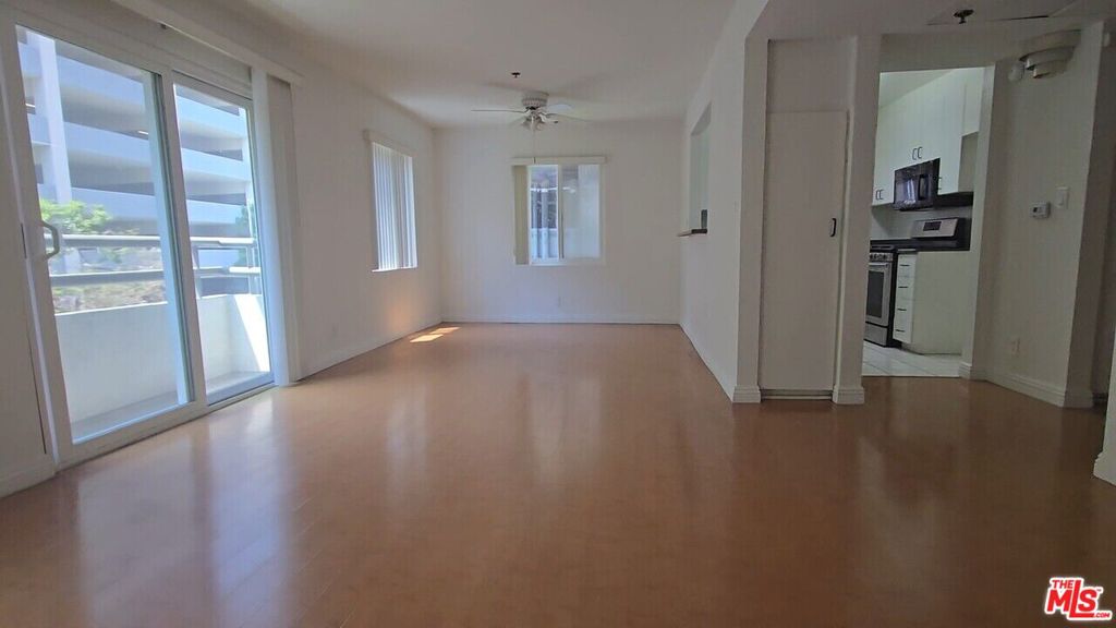 686 S Ardmore Avenue #101