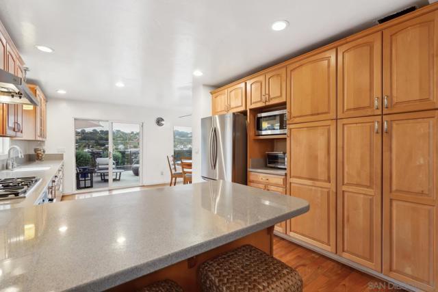 768 Sonrisa Street, Solana Beach CA: https://media.crmls.org/mediaz/ba89a6f6-f5ab-4fab-b975-1dc90f74d99c.jpg