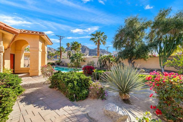53720 Avenida Carranza, La Quinta CA: https://media.crmls.org/mediaz/ba89b28e-6a02-42fa-9503-0ef3756e914c.jpg