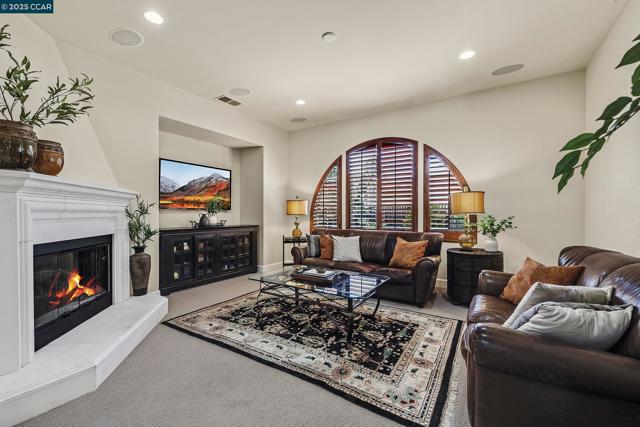 2222 Creekview Pl, Danville CA: https://media.crmls.org/mediaz/ba89c658-0b3a-4ecb-a836-626756385620.jpg