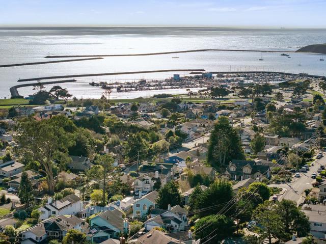 622 Avenue Balboa, El Granada CA: https://media.crmls.org/mediaz/ba8a0623-1529-4605-8b91-c2b6602d0e96.jpg