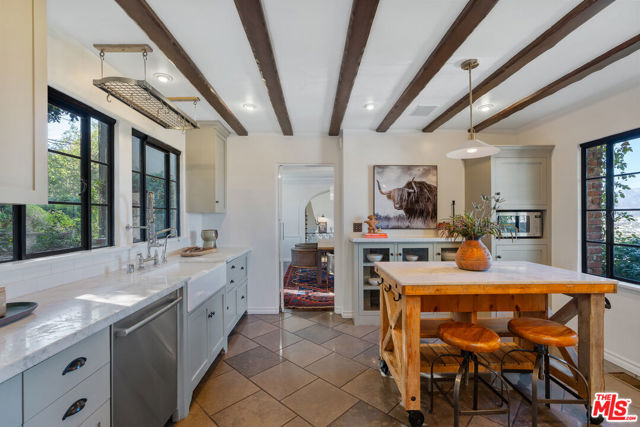 3827 Carnavon Way, Los Angeles CA: https://media.crmls.org/mediaz/ba8a1fc6-5961-4953-919a-f4cdf3594c93.jpg