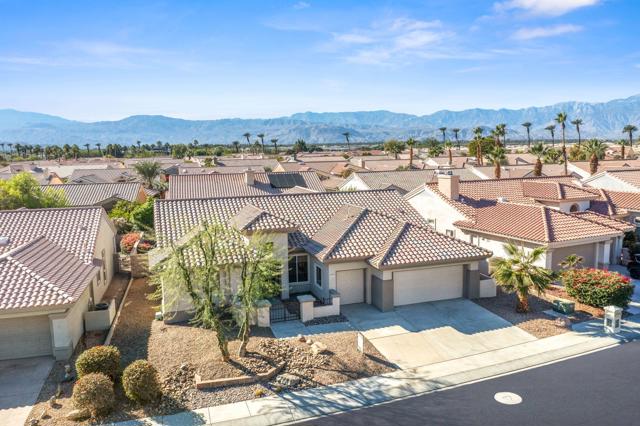 78147 Hunter Point Road, Palm Desert CA: https://media.crmls.org/mediaz/ba8a3fd8-11d5-4afd-8022-a868e411a0ae.jpg