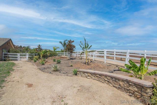 Image 55 of 75 For 37789 Avenida La Cresta