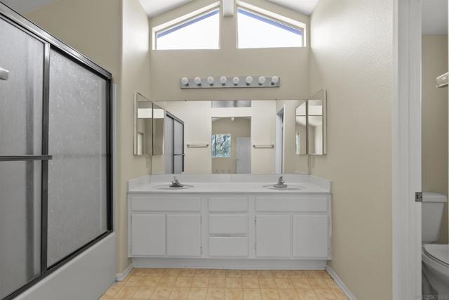31060 Corte Anza, Temecula CA: https://media.crmls.org/mediaz/ba8b05ea-5f1f-4acc-9087-b3271b0ea934.jpg