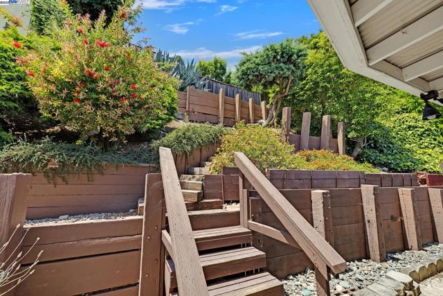 16651 Selby Dr, San Leandro CA: https://media.crmls.org/mediaz/ba8b338d-f460-4344-8b6d-267f25721d12.jpg