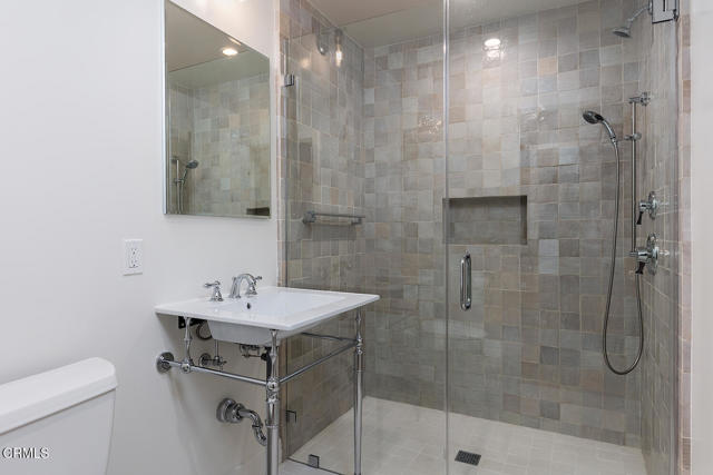 196 Malcolm Drive Drive, Pasadena CA: https://media.crmls.org/mediaz/ba8bd9f0-195e-4a06-97c8-5239f83ab45e.jpg