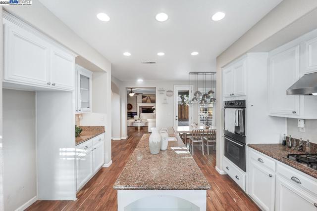 2744 Redbridge Rd, Tracy CA: https://media.crmls.org/mediaz/ba8d7871-c269-466b-9080-a349285e388c.jpg