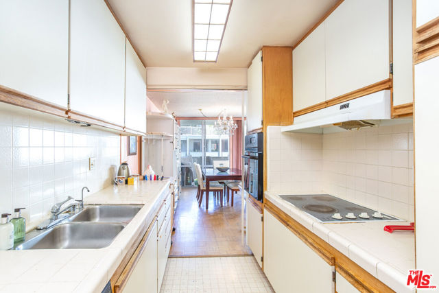 848 North Kings Road, 309 photo 7