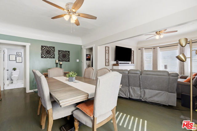 547 N St Louis Street, Los Angeles CA: https://media.crmls.org/mediaz/ba8f0557-c5ea-4fc8-822e-6413b139743f.jpg