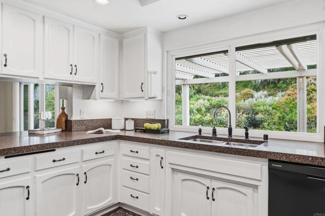 530 Idaho Avenue, Escondido CA: https://media.crmls.org/mediaz/ba8f7725-5222-46c2-89ef-4afa65fd9bbc.jpg