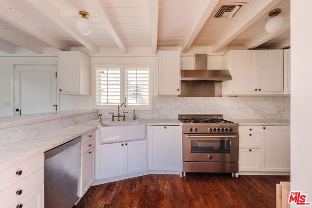 2344 Sunset Heights Drive, Los Angeles CA: https://media.crmls.org/mediaz/ba8fa981-2528-4fc8-a29f-84e7a54d7d49.jpg