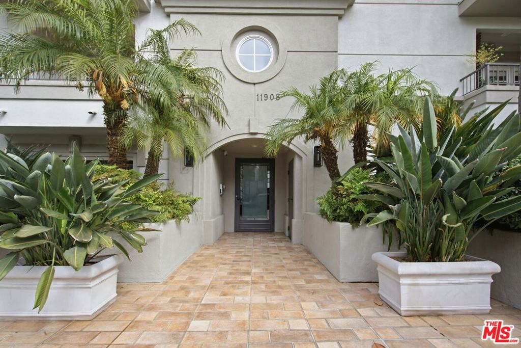 11908 Darlington Avenue #203
